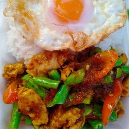 ผัดพริกเเกงไก่
