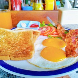 อาหารเช้าชุดกลาง