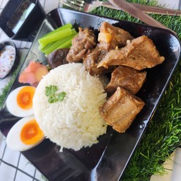 ข้าวซี่โครงหมูอบ และ สะโพกไก่อบ