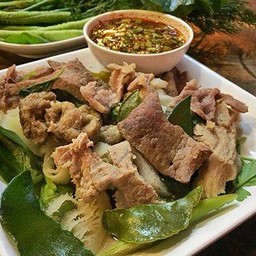 ต้มแห้งเนื้อ จิ้มแจ่ว มะนาว