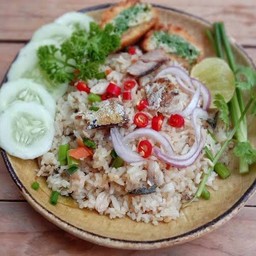 -ขายดี- ข้าวผัดเหมือนยำ ปลาทูพริกสด ใส่หอม มะนาว