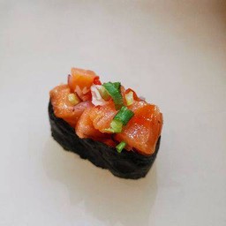 ข้าวปั้นยำแซลมอน