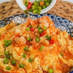 [อร่อยซ่ากับโค้ก] ข้าวไข่ข้นกุ้งซอสสุกกี้ +  โค้ก ออริจินัล (ขวด) 