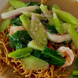 หมี่กรอบราดหน้าทะเล