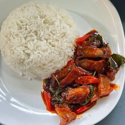 ผัดพริกแกงหมูกรอบ