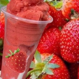 สตรอเบอรึ่สมูทตี้