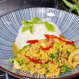 ข้าวราดไก่ผัดผงกะหรี่