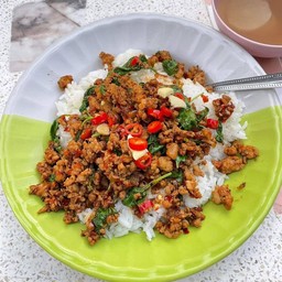 เข้าราดผัดกระเพรา