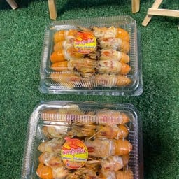 กุ้งแม่น้ำเผาหัวไข่ทุกตัวกล่องละ 10-12 ตัว พร้อมน้ำจิ้ม