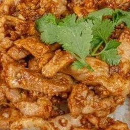 ข้าวหน้าไก่กระเทียมพริกไทย
