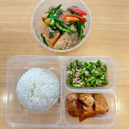ข้าวปลากะพงผัดคึ่นฉ่าย+ดอกขจรหมูสับ+จ๊อปู
