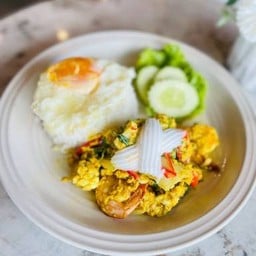 ข้าวห่อหมกทะเลผัดแห้ง