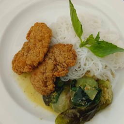 ขนมจีนแกงเขียวหวานไก่กรอบไม่มีกระดูก