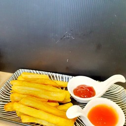 เฟรนฟราย เส้นใหญ่ พร้อมซอส