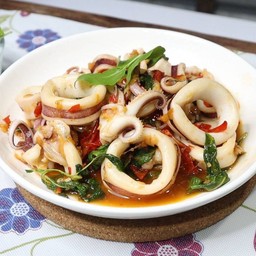 กระเพราปลาหมึก(กับข้าว)