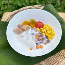 บัวลอยไข่เค็มทรงเครื่องมะพร้าวอ่อน