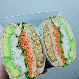 แซนวิชอะโวคาโด+อกไก่+หมูหยอง