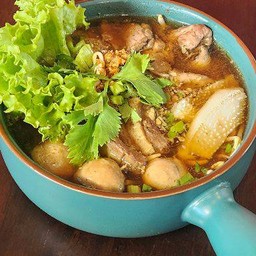 จักพรรดิหม้อดิน (เนื้อตุ๋น)
