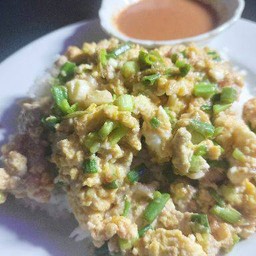 หมูผัดไข่ใส่ซอสสุกี้