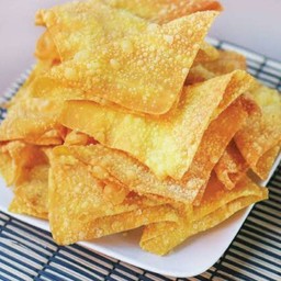 เกียวทอดพร้อมนำ้จิ้มชุดละ