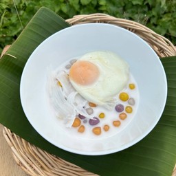 บัวลอยไข่หวานมะพร้าวอ่อน