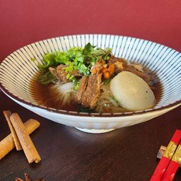 ก๋วยเตี๋ยวจักรพรรดิเนื้อตุ๋น (ธรรมดา)