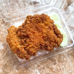 ข้าวไก่ชุบเกล็ดขนมปัง