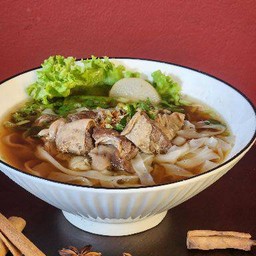 ก๋วยเตี๋ยวฮ่องเต้ หมูตุ๋น (ธรรมดา)