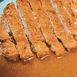 ข้าวแกงกะหรี่หมูสันนอกทอดติดมัน