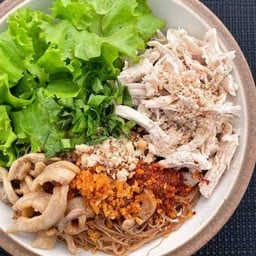 ดอกท้อ เส้นหมี่ไก่ฉีก homecook
