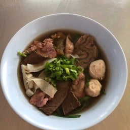 ธัญรส 24 (ตรงข้ามสำนักงานขนส่งชลบุรี) - ก๋วยเตี๋ยวเนื้อตุ๋น หมูตุ๋น