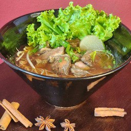 ก๋วยเตี๋ยวจักพรรดิ เนื้อตุ๋น (พิเศษ)
