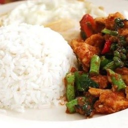 ข้าวผัดพริกแกง