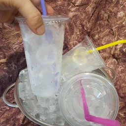 น้ำแข็ง + แก้ว + หลอด 22 oz = 1 แก้ว