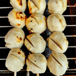 ลูกชิ้นเอ็นหมู ย่าง