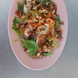 ยำหมูกรอบ