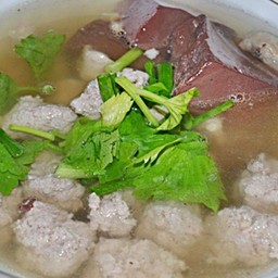 ต้มเลืิดหมู ใส่แค่เลือดกับหมูสับ