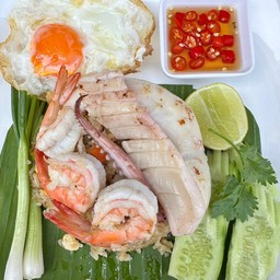 ข้าวผัดหมู ปลาหมึก กุ้ง 