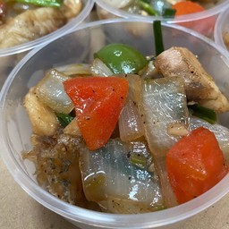 เนื้อปลากะพงผัดพริกไทยดำ