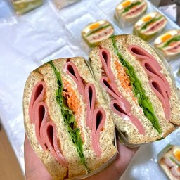 แซนดับเบิ้ลวิชโบโลน่า