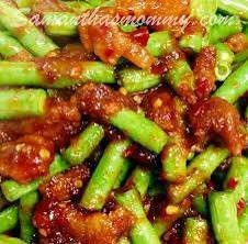 ข้าวราดพริกแกงถั่วฝักยาว
