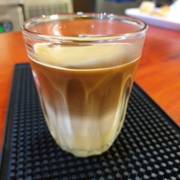 ฟินีเซีย คอฟฟี่ (Phoenicia Coffee)