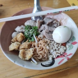 ก๋วยเตี๋ยวต้มยำกากหมูสูตรโบราณ ถนนกาญจนาภิเษก