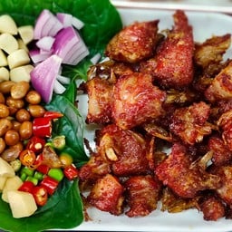 แหนมซี่โครงหมูทอด