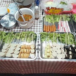 ยำลูกชิ้นเสียบไม้ รวม