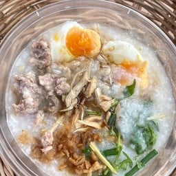 โจ๊ก หมูสับ ไก่ฉีก ตับหมู ไข่ออนเซ็น