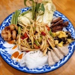 ส้มตำถาด