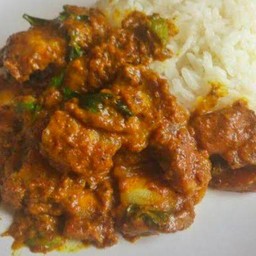 ผัดพริกแกงใต้หมูกรอบราดข้าว