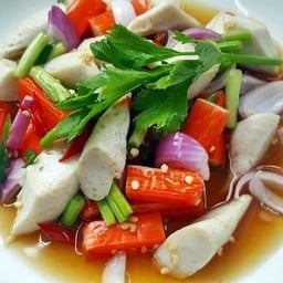 ยำลูกชิ้นปลา / ปูอัด