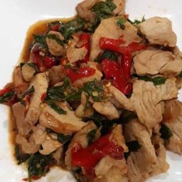 กับข้าวกระเพราหมูชิ้น